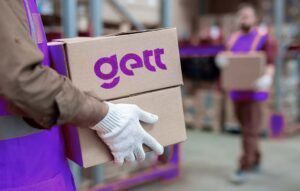 Gestão de vendas: imagem mostra caixas em estoque.