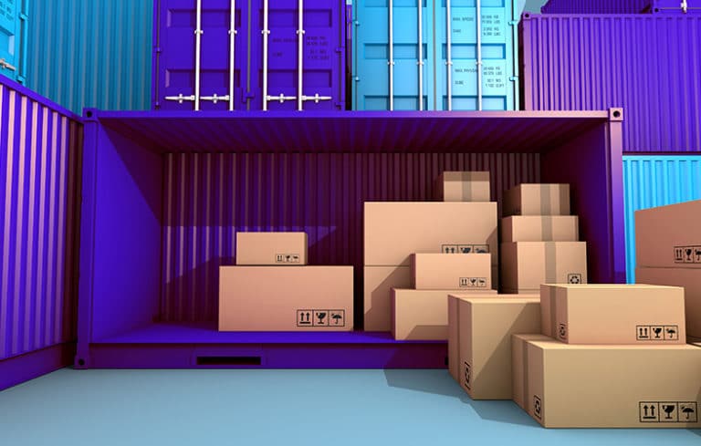 Caixas de importação courier em um container.