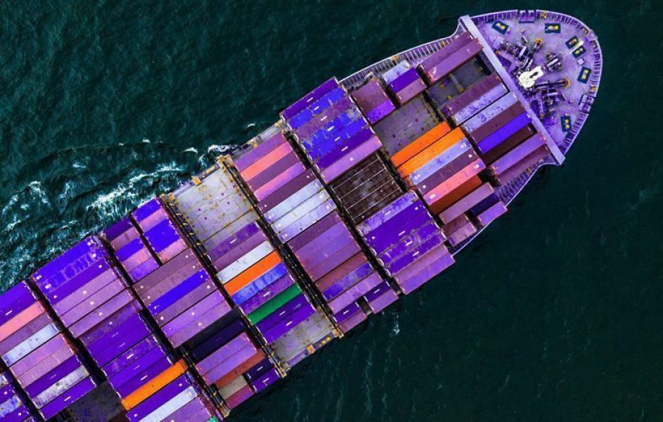 02_07_21_D navio-com-diversos-containers-navegando-no-mar