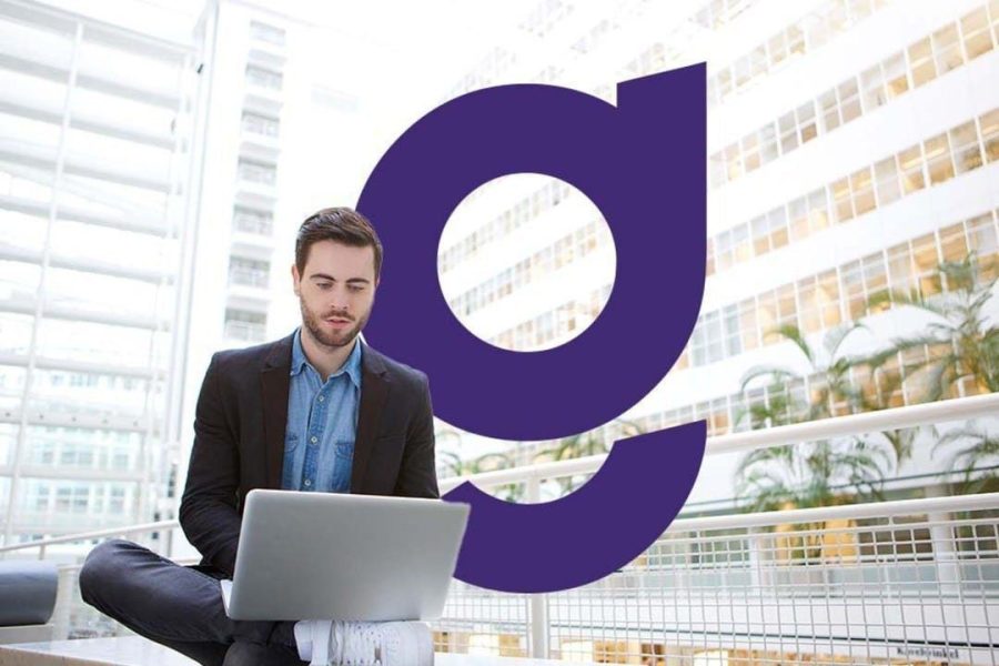 Controle financeiro: imagem mostra homem usando o notebook.