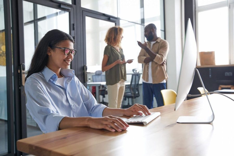 employee-speaking-with-customer-via-social-network-2022-03-31-07-03-49-utc