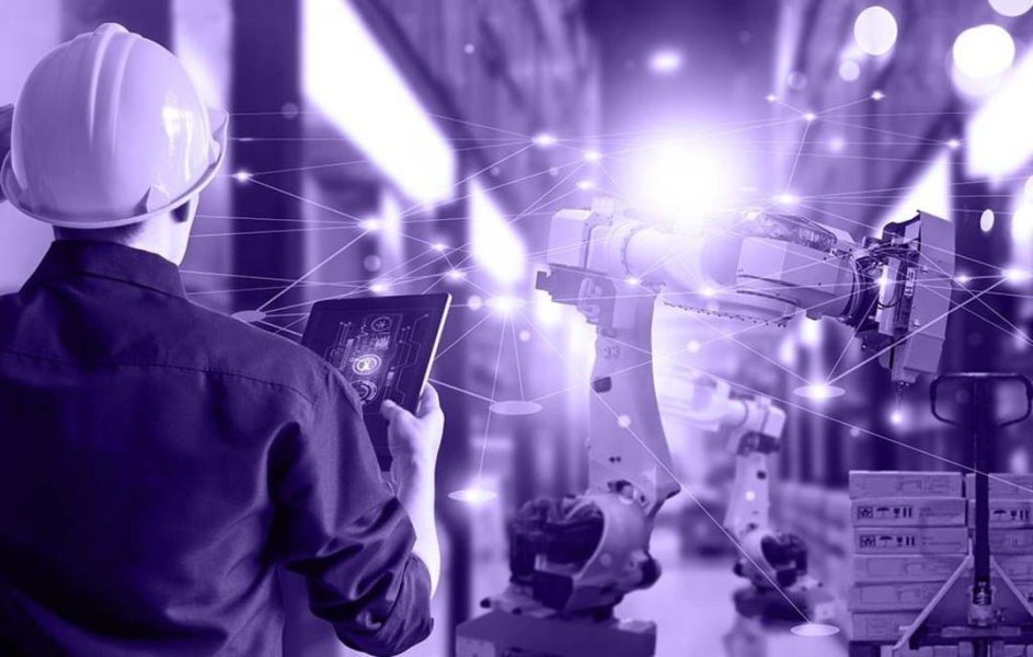 Homem cuidando do gerenciamento de riscos de empresa