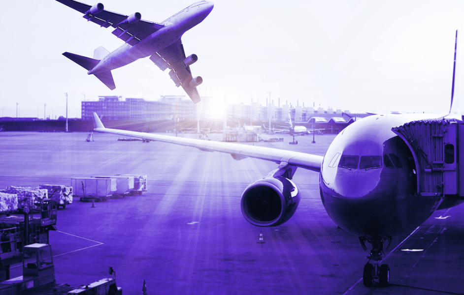 Aviões em uma pista de aeroporto